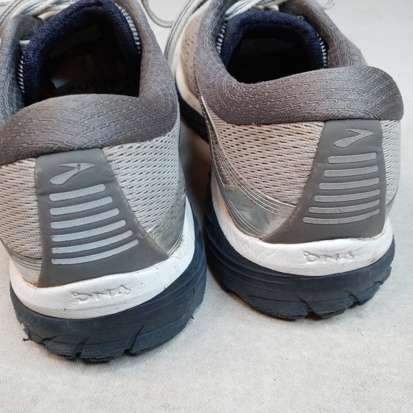 Brooks Mens Adrenaline GTS 18 Running Shoes Gray, main image 4